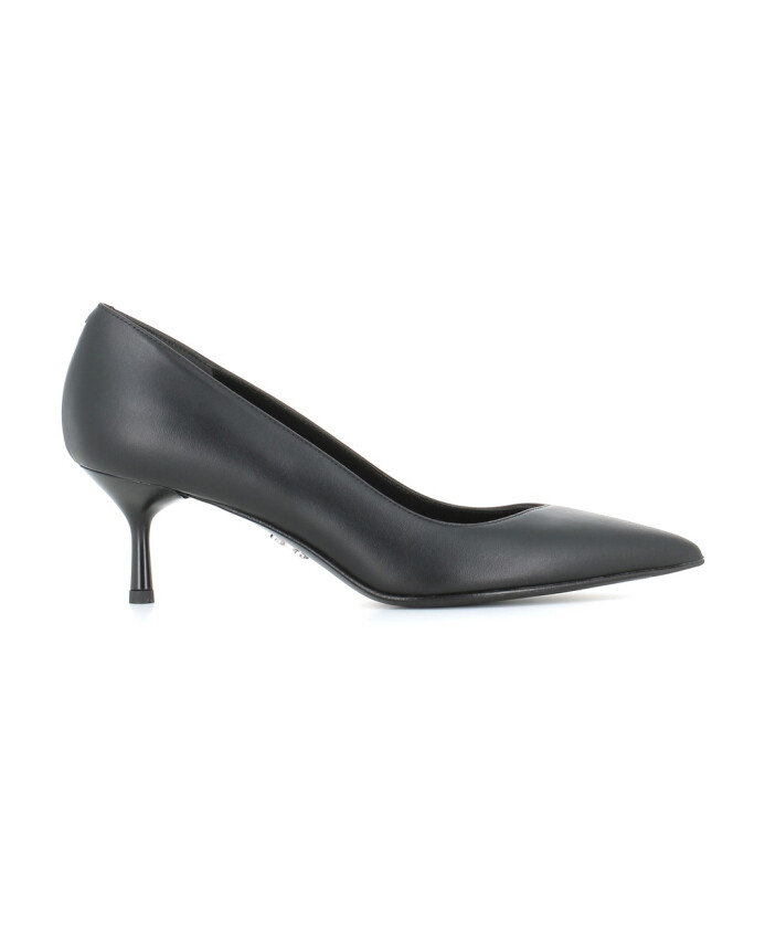 black-leather-heeled-decollete