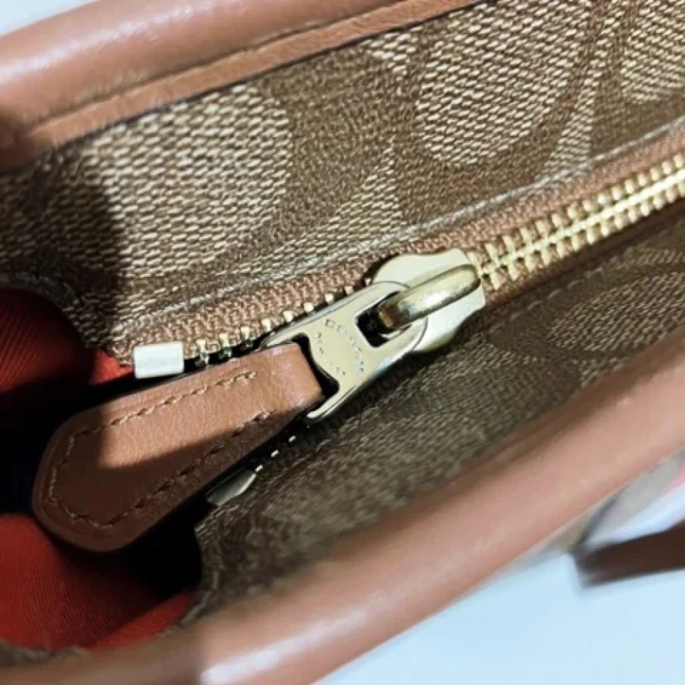 Coach Pre-owned Canvas shoulder-bags Brown Dames