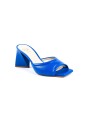 mules-en-cuir-bleu-a-bout-carre