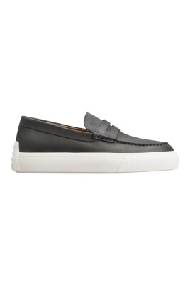 grijze-leren-loafers-met-rubberen-zool