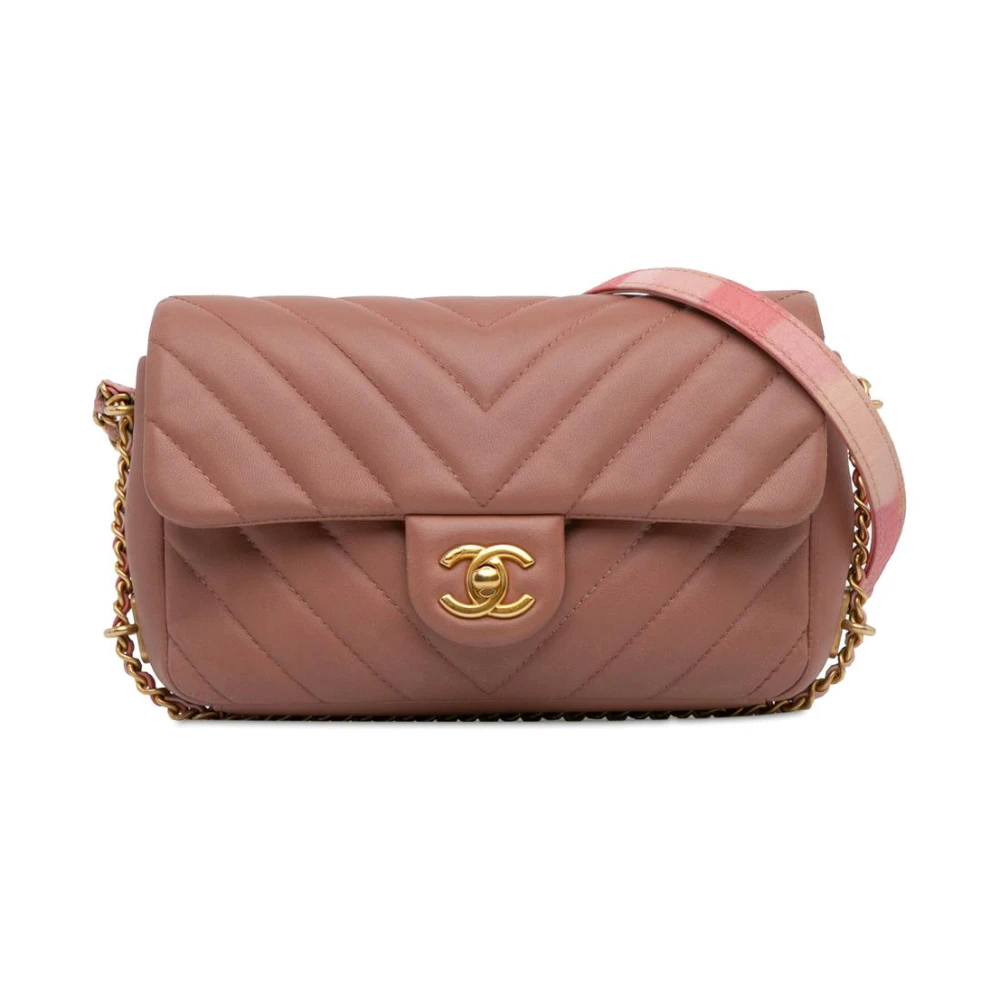 Chanel Vintage Women's Pink Pre-Owned Chanel Quilted Lambskin Crossbody