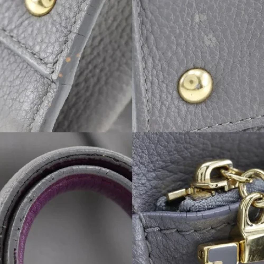 Salvatore Ferragamo Pre-owned Leather shoulder-bags Gray Dames