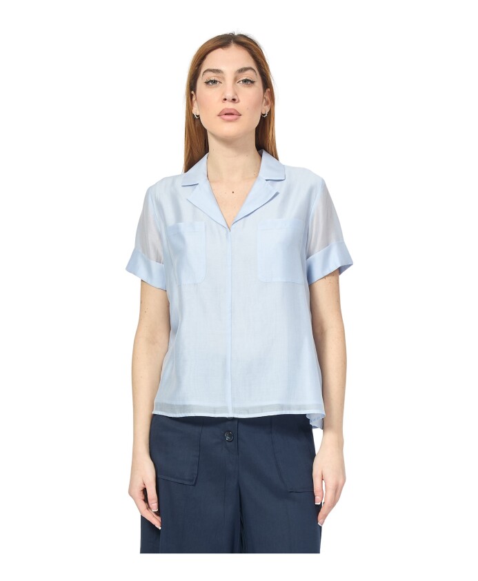 chemise-bleu-clair-col-en-v