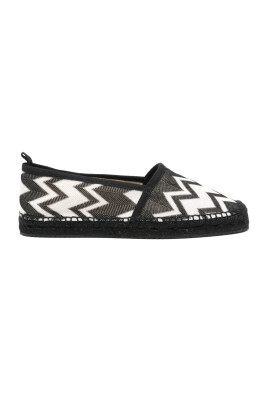 chaussures-noires-a-semelle-en-rafia-tressee