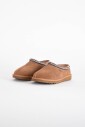 sabot-en-peau-de-mouton-avec-bordure-brodee-multicolore