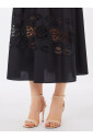 jupe-midi-noire-avec-details-dores