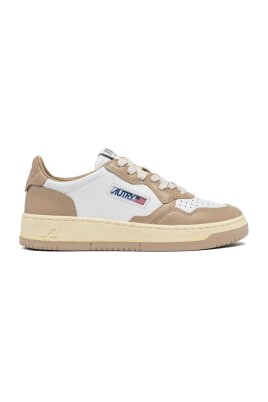 sneakers-en-cuir-chic-en-blanc-et-noir