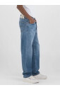 straight-cut-denim-jeans
