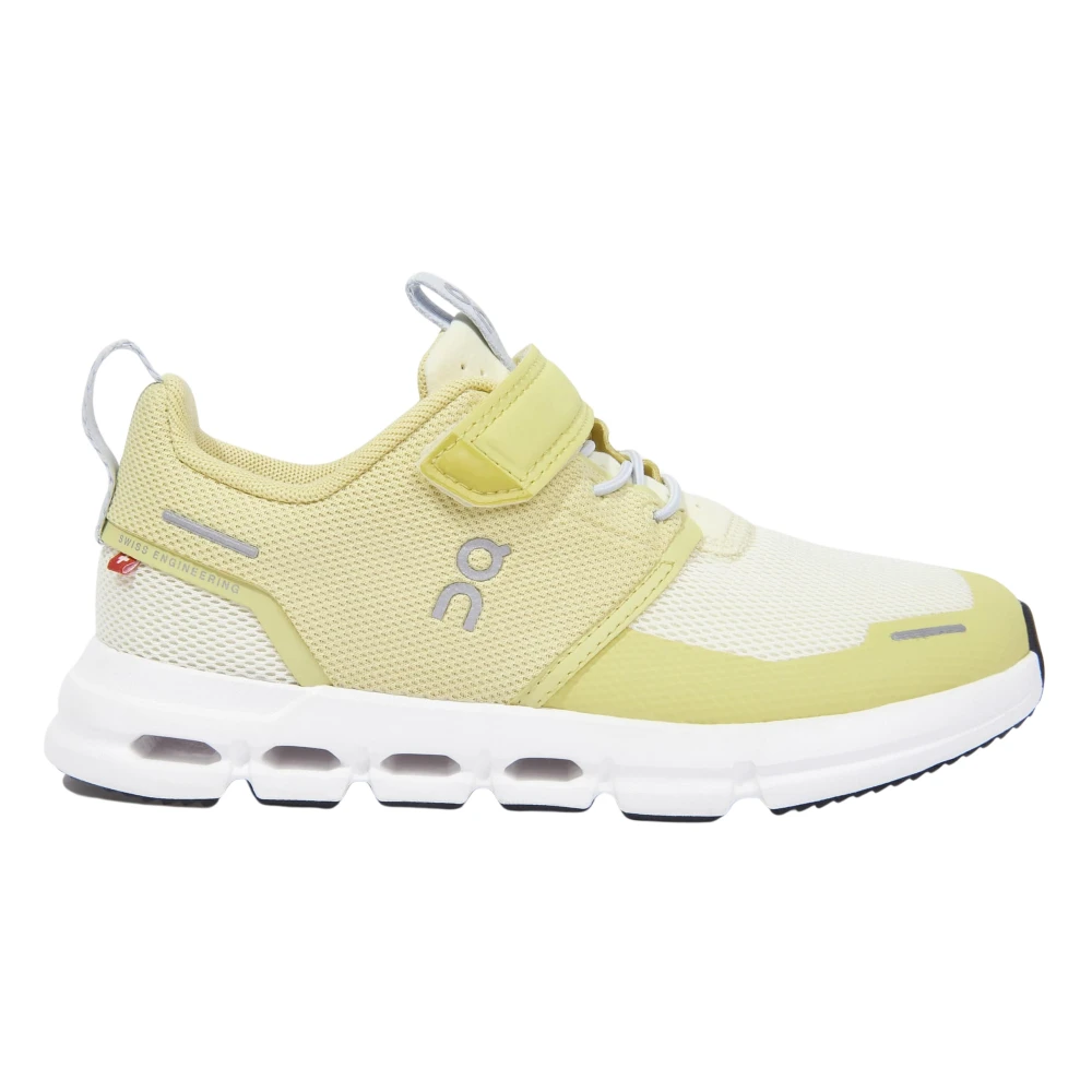 On Running Girls Yellow Cloud Play Trainers For