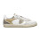 sneakers-en-cuir-blanc-avec-details-dores
