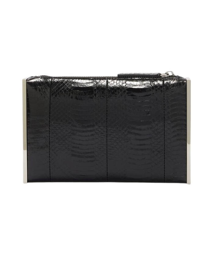 pochette-effet-python-avec-details-metalliques