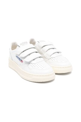 sneakers-blanches-pour-un-look-elegant