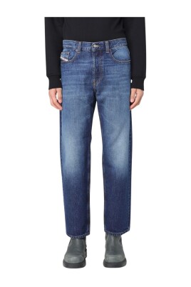 distressed-denim-jeans-modern-fit