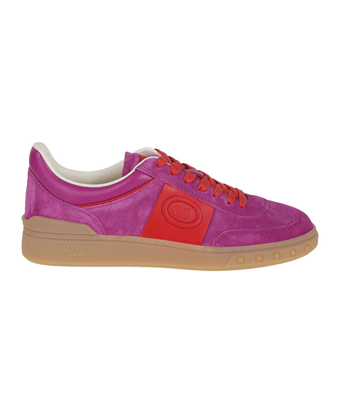 sneaker-basse-avec-detail-clou