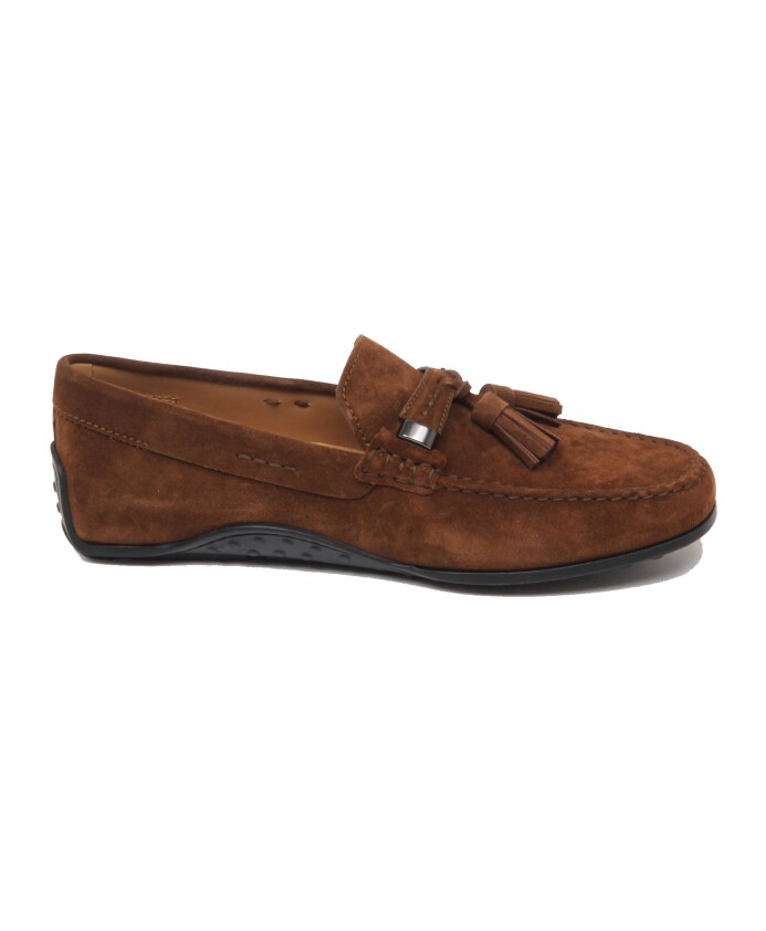 chaussure-en-daim-mocassin-leger-accessoire