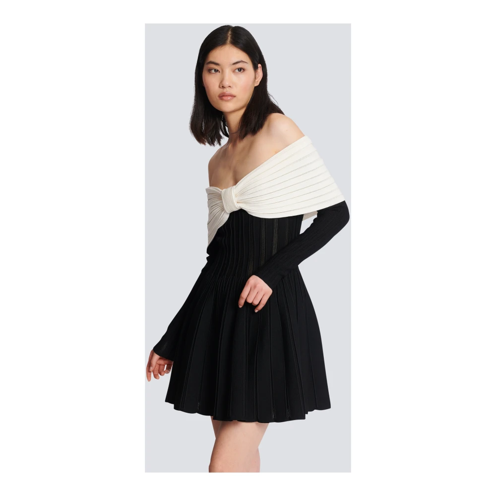 Balmain Skaterjurk met off-shoulder in een gestructureerde gebreide stof Black Dames