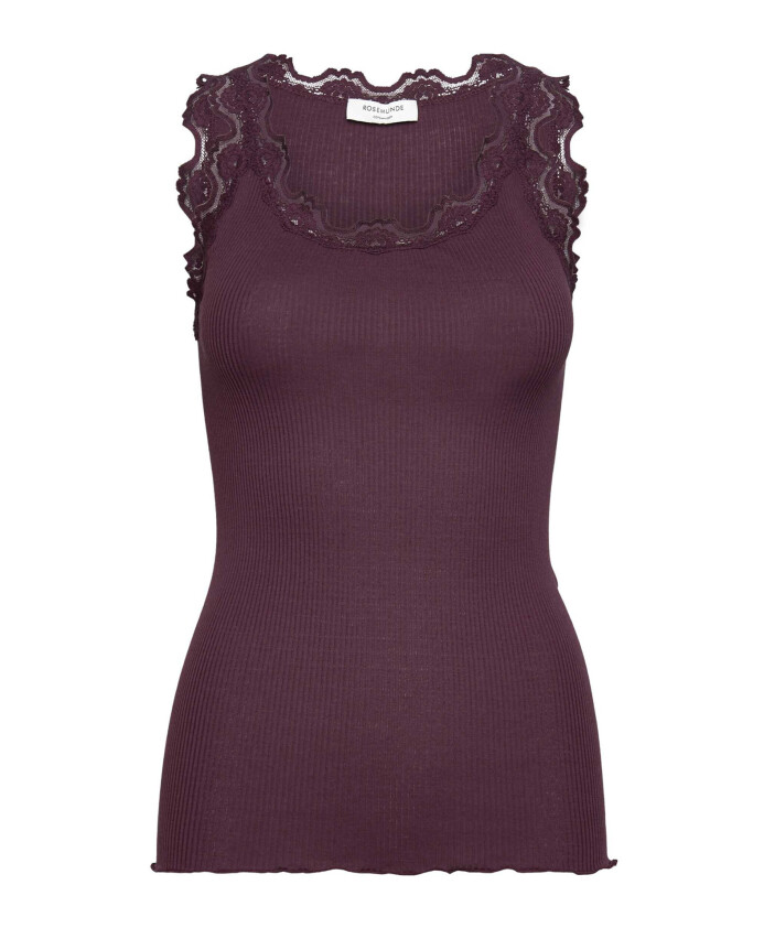 feminine-lace-top-winetasting