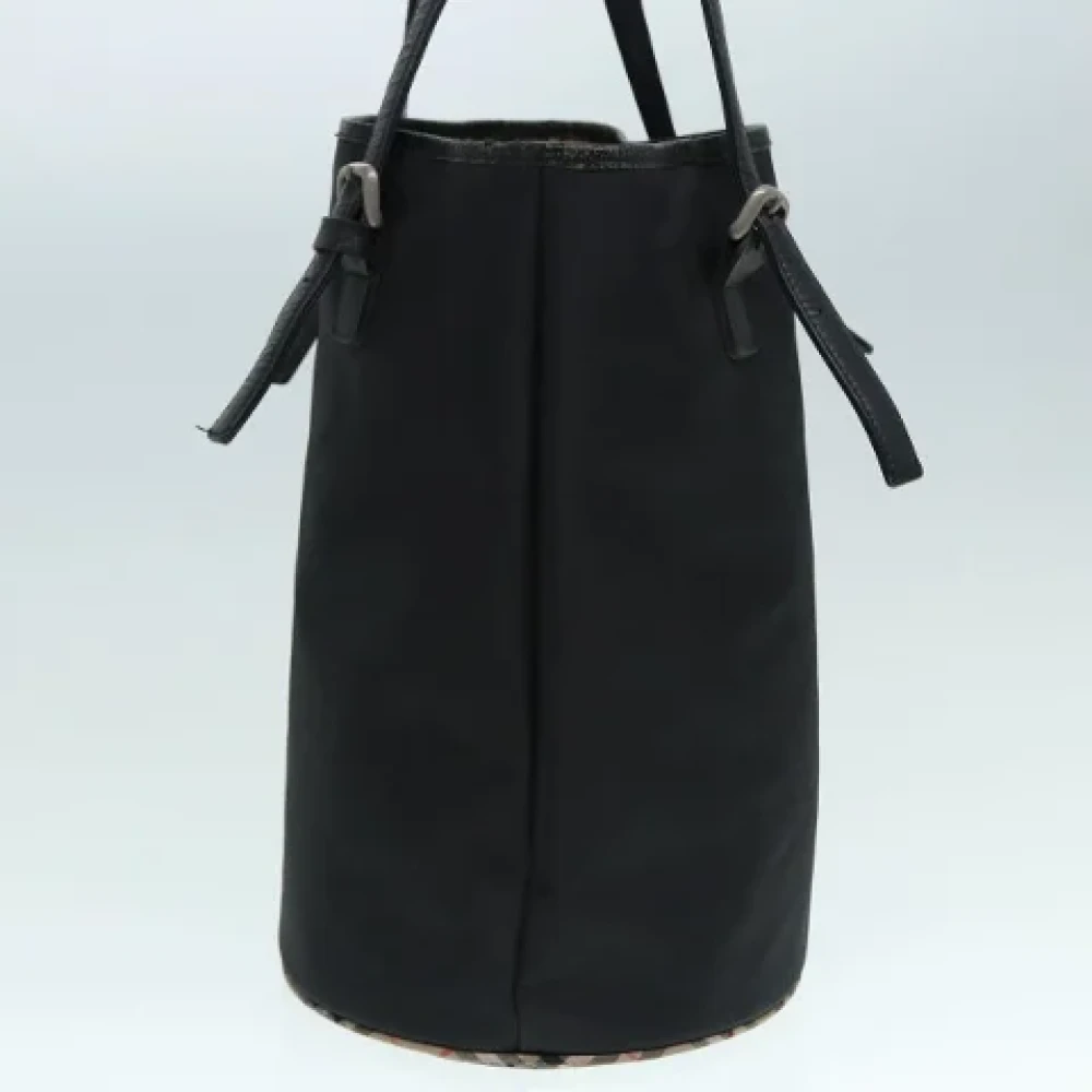 Burberry Vintage Pre-owned Nylon shoulder-bags Black Dames