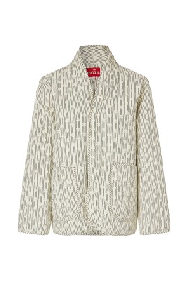 quiltad-jacka-med-blomdetaljer