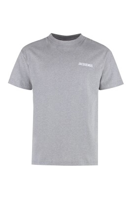 t-shirt-basique-au-style-tendance