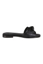 sandales-noires-carrees-plates