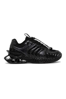black-low-top-sneakers