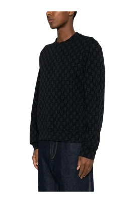 Sweatshirt med heltäckande logotyp i stickat material