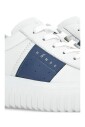 sneakers-blanches-a-rayures-avec-memory-foam