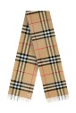 echarpe-a-carreaux-pour-la-mode-hivernale