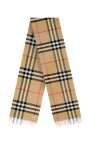 echarpe-a-carreaux-pour-la-mode-hivernale