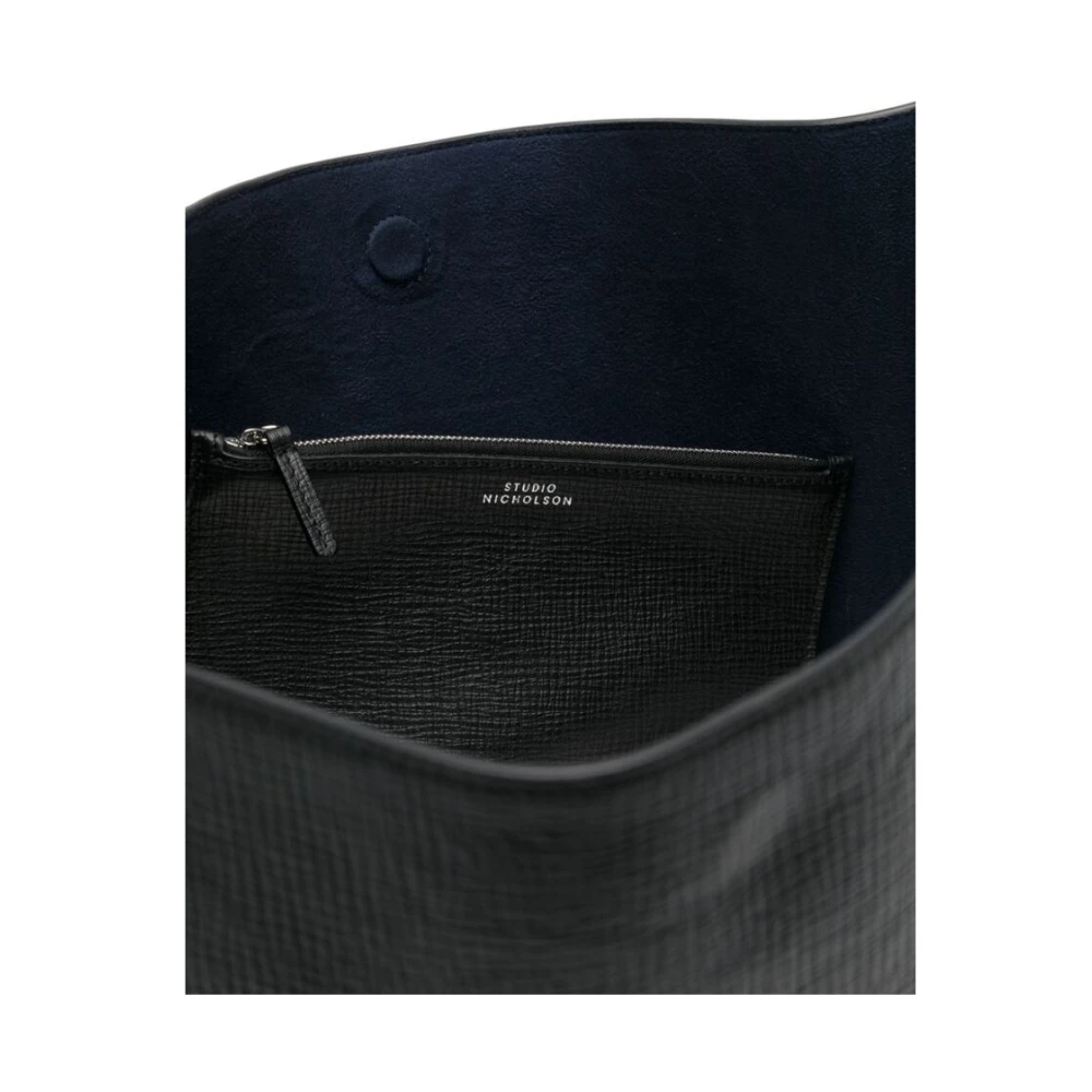Studio Nicholson Zwarte Leren Schoudertas met Magnetische Sluiting Black Dames