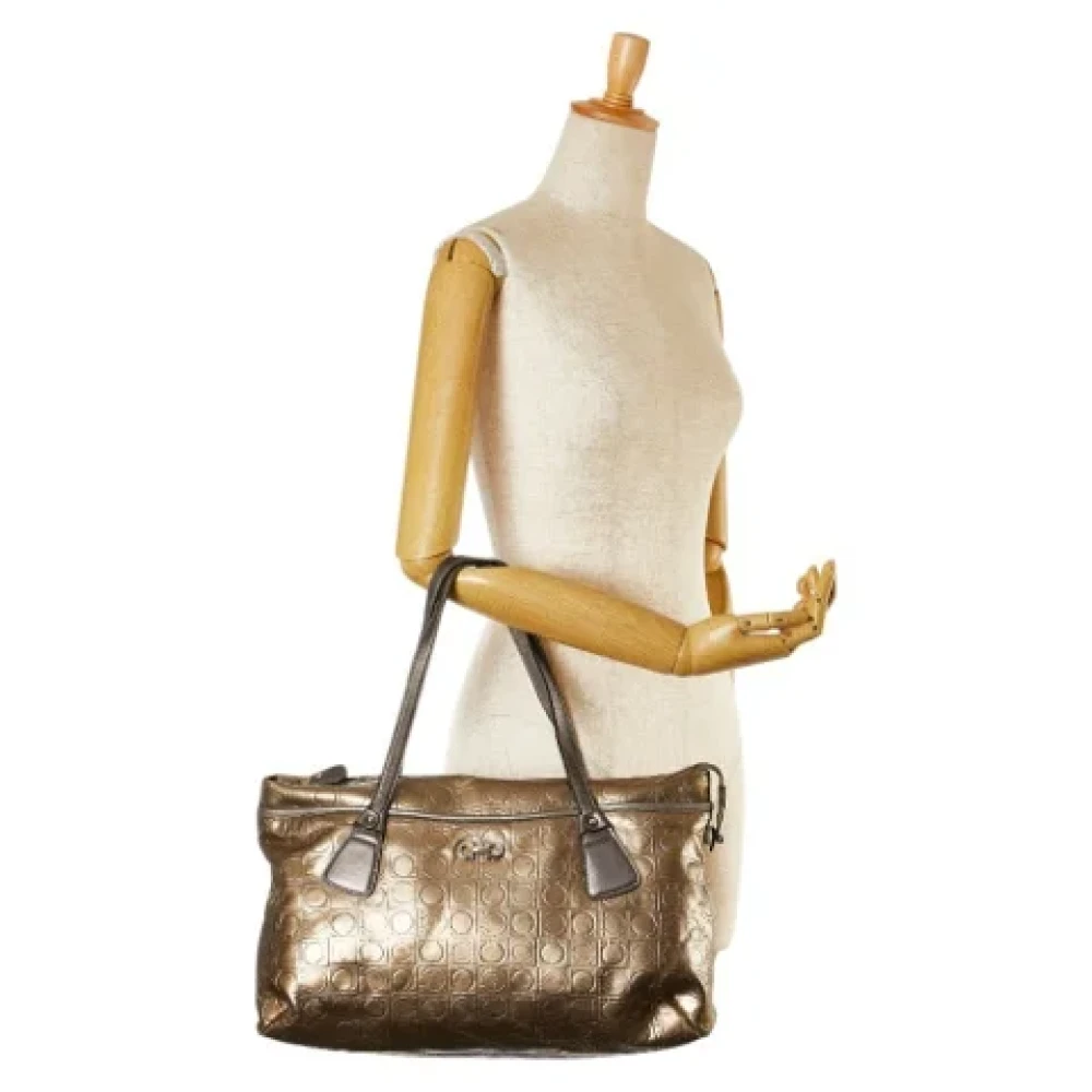 Salvatore Ferragamo Pre-owned Leather totes Yellow Dames