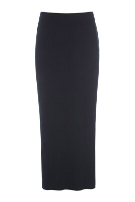 jupe-noire-en-tricot-avec-motif-carre