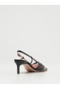 escarpins-noirs-en-cuir-verni-a-talons-hauts