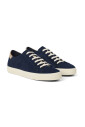 sneaker-bleu-avec-semelle-contrastante