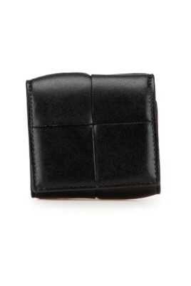 pre-owned-leather-pouches