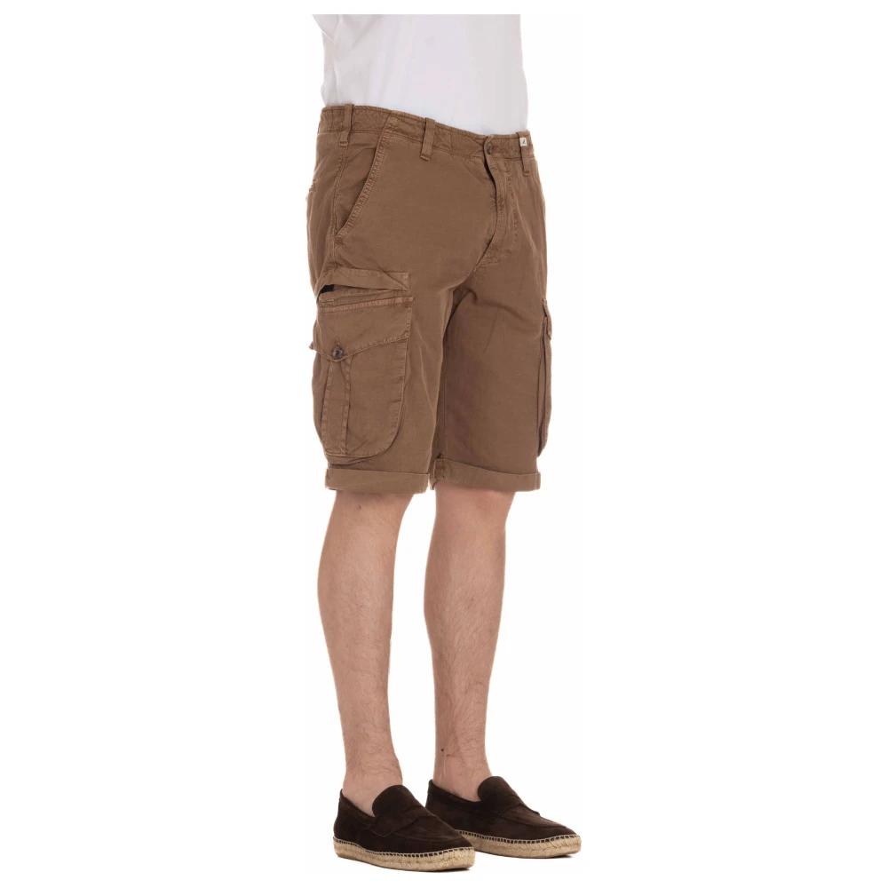 Myths Cargo Bermuda Shorts in Bruin Brown Heren