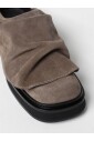 sandales-mules-en-daim