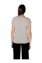 beige-polyester-t-shirt-met-schouderkant