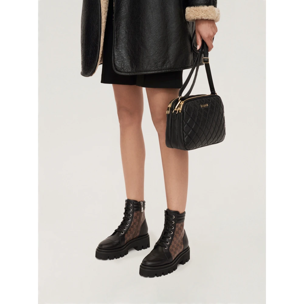 Kazar Minimalistische gewatteerde graanleren tas Black Dames