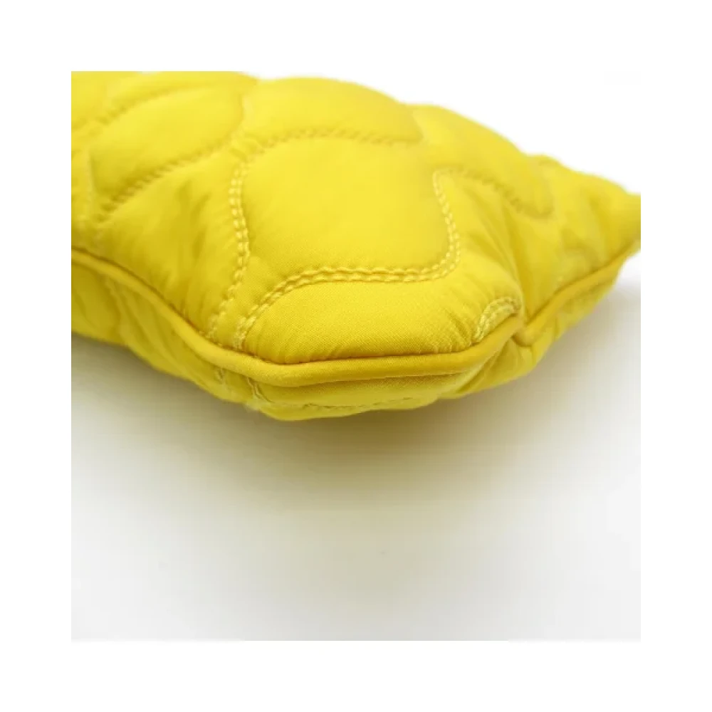 Miu Pre-owned Fabric clutches Yellow Dames