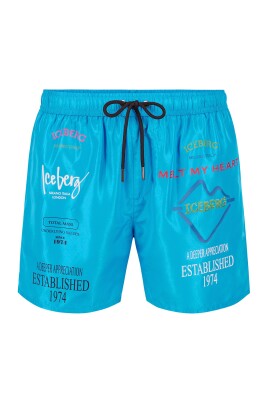 licht-turquoise-zwemshorts-met-contrasterende-prints-tekst-en-trekkoord