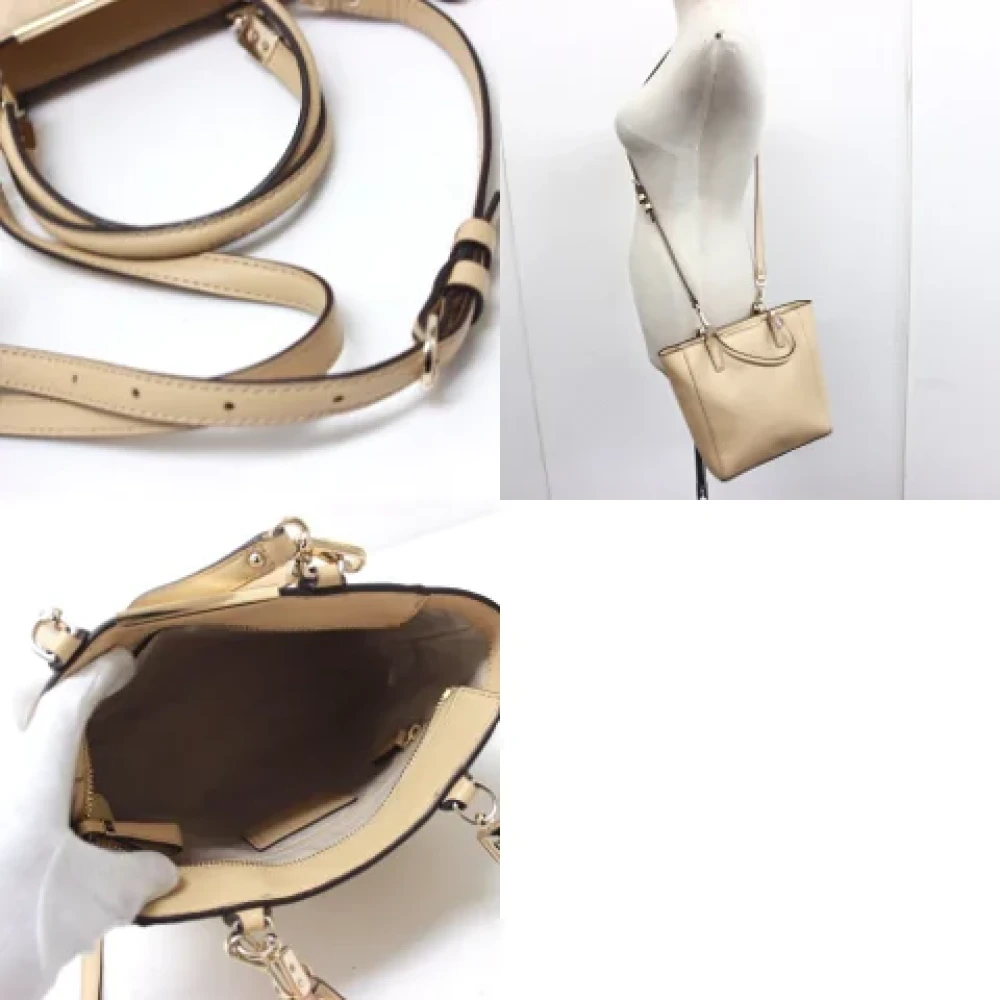 Coach Pre-owned Leather handbags Beige Dames