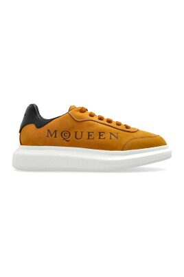 sports-shoes-with-logo