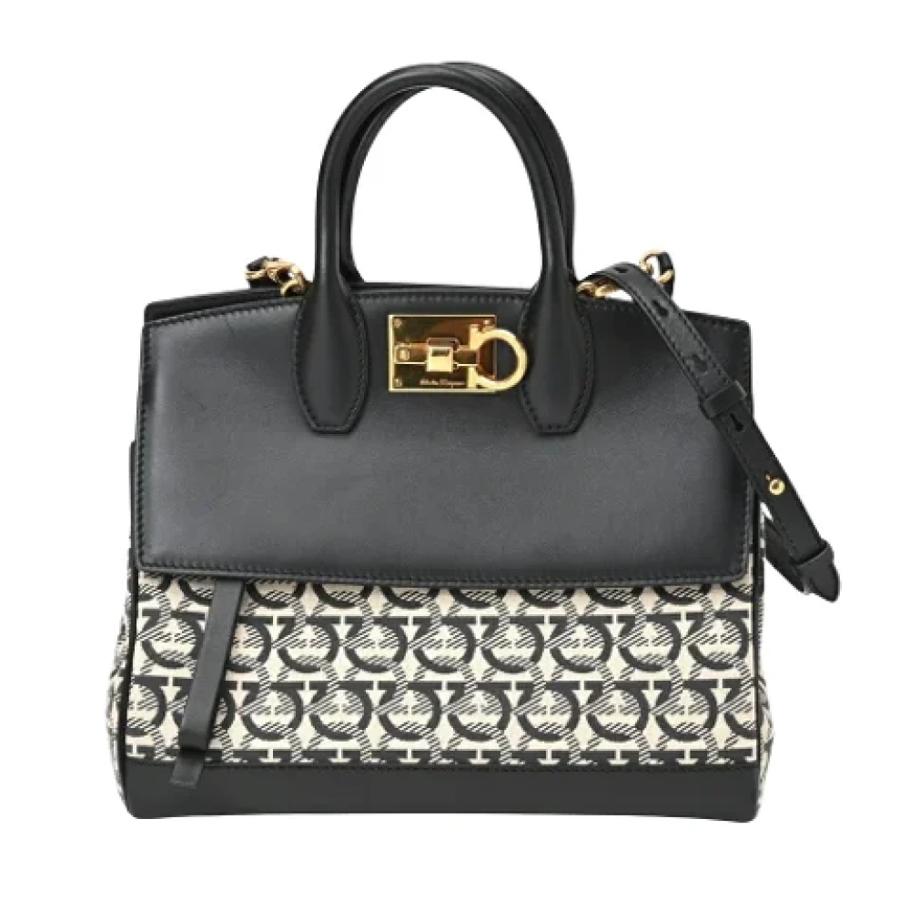 Salvatore Ferragamo Pre-owned Leather handbags Black Dames