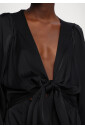 robe-satinee-ceinturee-a-col-v