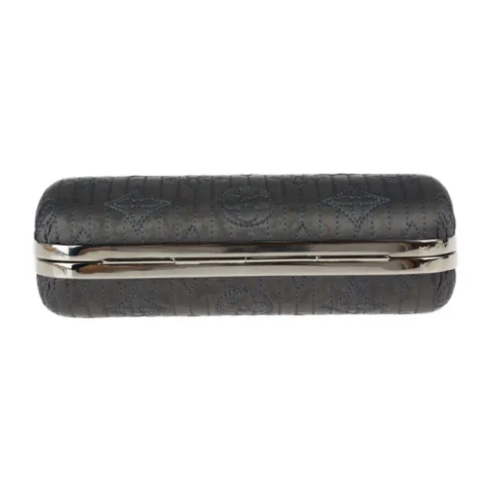 Louis Vuitton Vintage Pre-owned Fabric clutches Gray Dames
