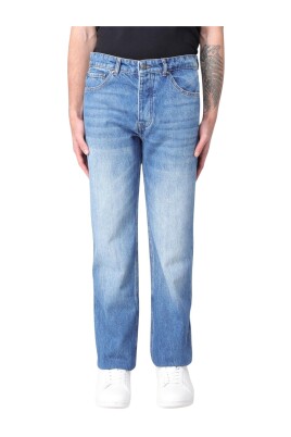 classic-fit-blue-jeans-stylish-men