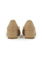 beige-lage-leren-pumps