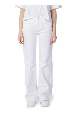 white-plain-jeans-spring-summer-women